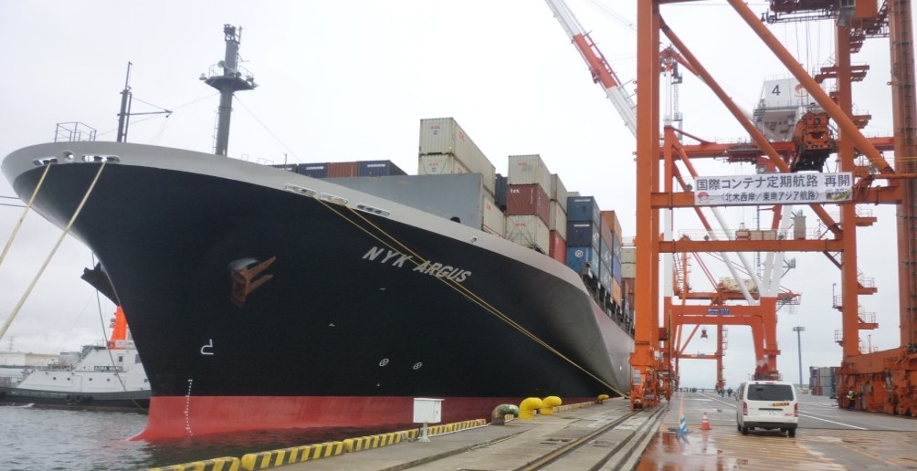 仙台港：大型コンテナ船の北米航路で荷役再開