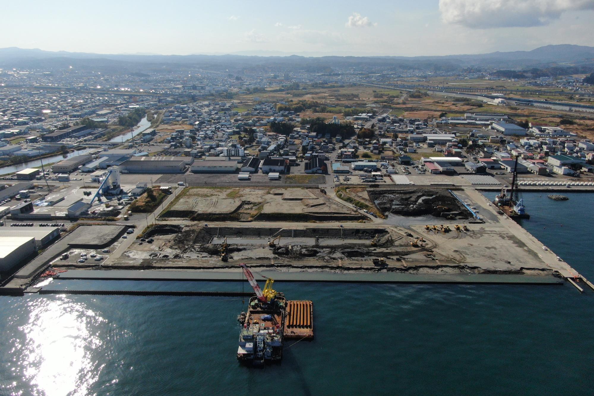 青森港油川地区国際物流ターミナル（-12m）整備事業の画像