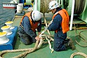 船のロープ修理