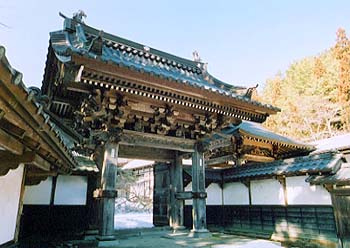  閉伊氏の菩提寺と言われる宮古市の華厳院山門
