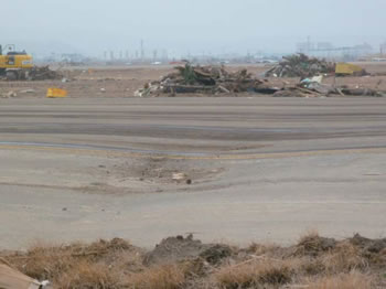 液状化対策未施工(誘導路)沈下あり 